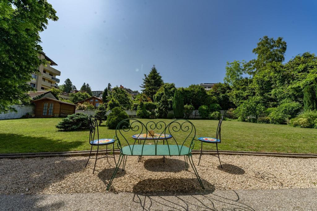 Private landscaped garden